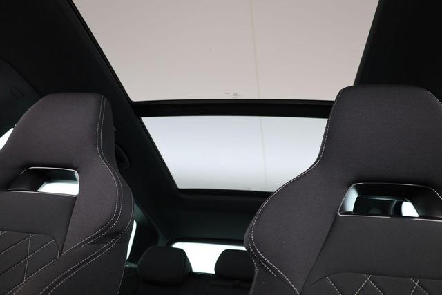 Skoda Karoq Sportline 1.5 TSI DSG Sportline, Pano, AHK, Navi, CANTON, Matrix, AreaView, Side, FS-beheizbar 