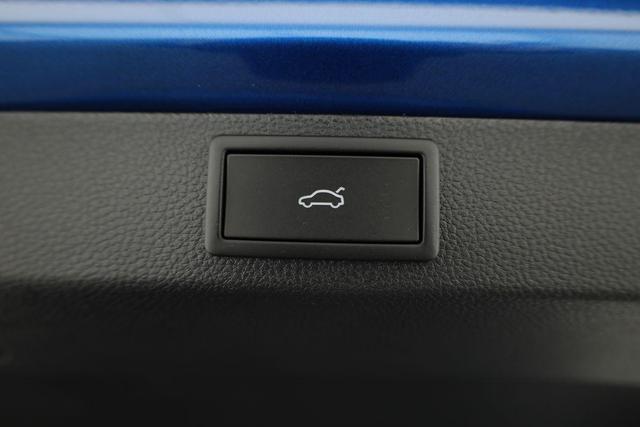 Skoda Karoq Sportline 1.5 TSI DSG Sportline, Pano, AHK, Navi, CANTON, Matrix, AreaView, Side, FS-beheizbar 