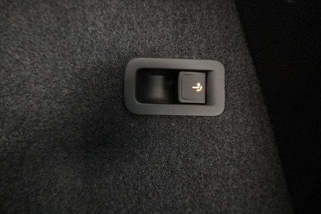 Skoda Karoq Sportline 1.5 TSI DSG Sportline, Pano, AHK, Navi, CANTON, Matrix, AreaView, Side, FS-beheizbar 