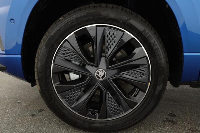 Skoda Karoq Sportline 1.5 TSI DSG Sportline, Pano, AHK, Navi, CANTON, Matrix, AreaView, Side, FS-beheizbar 