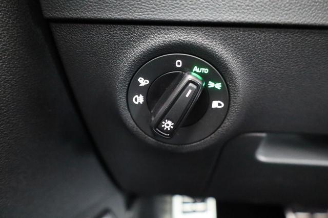 Skoda Karoq Sportline 1.5 TSI DSG Sportline, Pano, AHK, Navi, Matrix, AreaView, Side, FS-beheizbar, Winter, 19-Zoll 