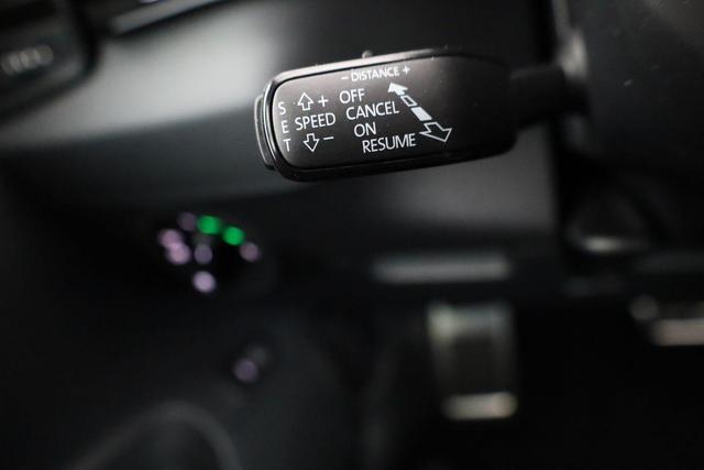 Skoda Karoq Sportline 1.5 TSI DSG Sportline, Pano, AHK, Navi, Matrix, AreaView, Side, FS-beheizbar, Winter, 19-Zoll 