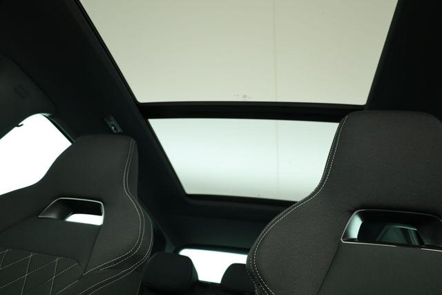 Skoda Karoq Sportline 1.5 TSI DSG Sportline, Pano, AHK, Navi, Matrix, AreaView, Side, FS-beheizbar, Winter, 19-Zoll 