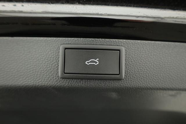 Skoda Karoq Sportline 1.5 TSI DSG Sportline, Pano, AHK, Navi, Matrix, AreaView, Side, FS-beheizbar, Winter, 19-Zoll 