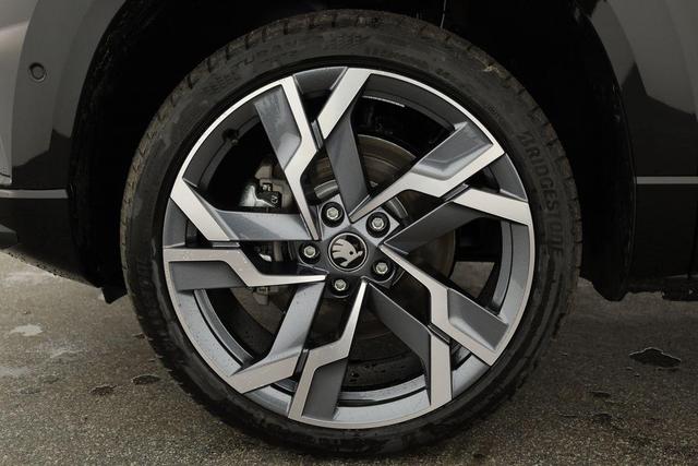 Skoda Karoq Sportline 1.5 TSI DSG Sportline, Pano, AHK, Navi, Matrix, AreaView, Side, FS-beheizbar, Winter, 19-Zoll 