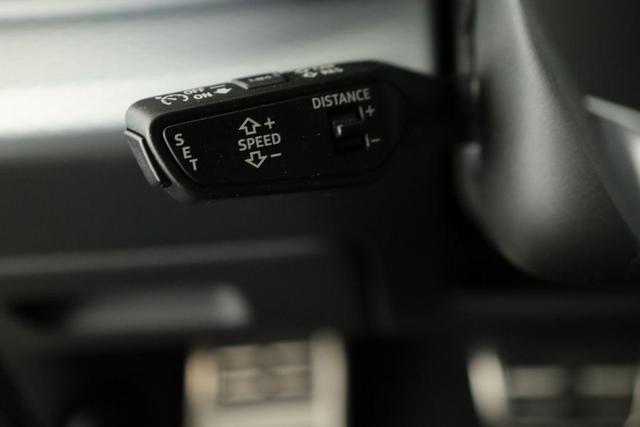 Audi Q8 50 TDI quattro qu S-LINE, Standheizung, HuD, Luft, Pano, B&O, 23-Zoll, AHK, Leder, AreaView, Optik schwarz 