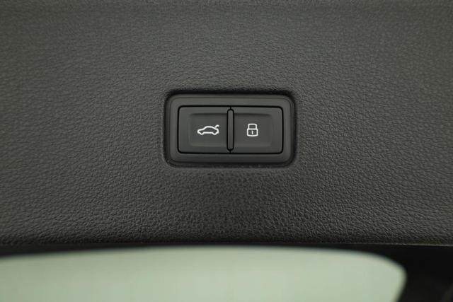 Audi Q8 50 TDI quattro qu S-LINE, Standheizung, HuD, Luft, Pano, B&O, 23-Zoll, AHK, Leder, AreaView, Optik schwarz 