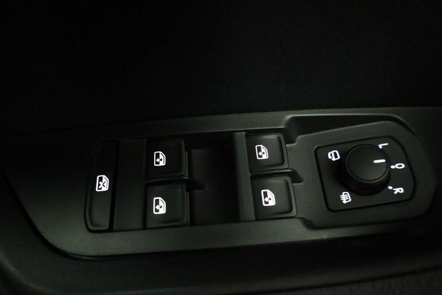 Skoda Karoq Sportline 4x4 2.0 TDI DSG Sportline, Pano, AHK, Navi, Matrix, AreaView, Side, Kamera, el. Klappe, FS-beheizbar, Winter 