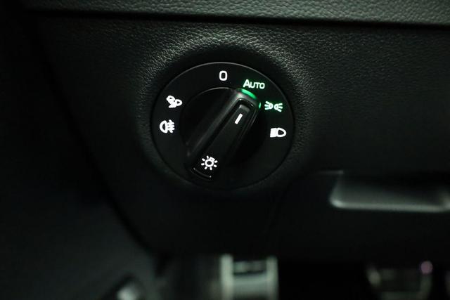 Skoda Karoq Sportline 4x4 2.0 TDI DSG Sportline, Pano, AHK, Navi, Matrix, AreaView, Side, Kamera, el. Klappe, FS-beheizbar, Winter 