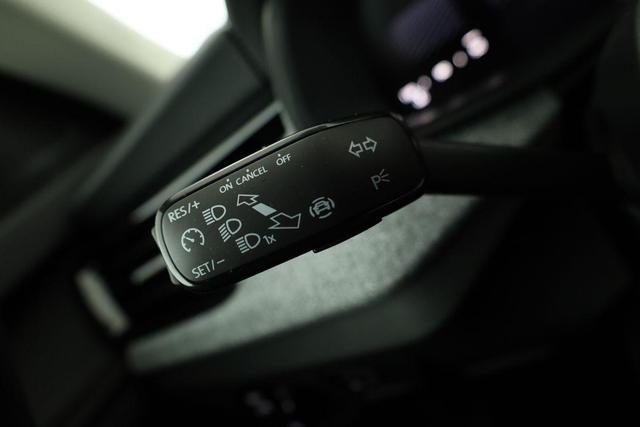 Skoda Kamiq Selection 1.0 TSI Selection, LED, Kamera, Ladeboden, Winter 