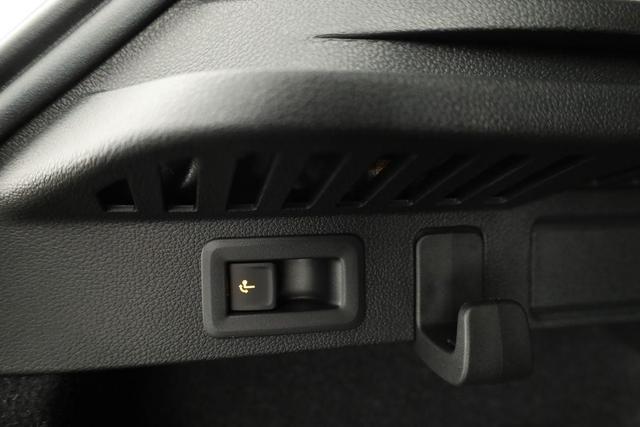 Skoda Kamiq Selection 1.0 TSI Selection, AHK, LED, Kamera, Ladeboden, Winter 