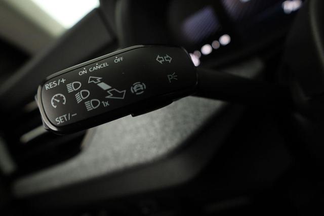 Skoda Kamiq Selection 1.0 TSI Selection, AHK, LED, Kamera, Ladeboden, Winter 