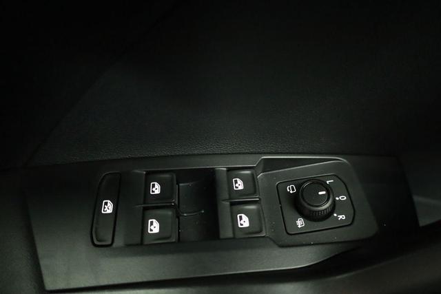 Volkswagen T-Cross 1.5 TSI 110 kW Life DSG Life, LED, Kamera, Side, ACC, Winter, sofort 