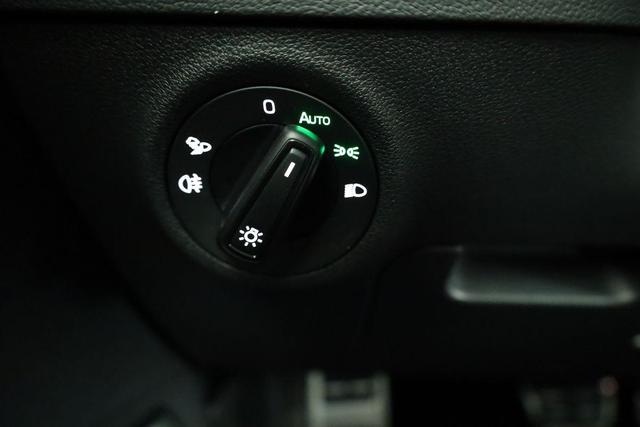 Skoda Karoq Sportline 2.0 TDI DSG Sportline, AHK, Navi, CANTON, Matrix, AreaView, Side, Kamera, el. Klappe, FS-beheizbar 