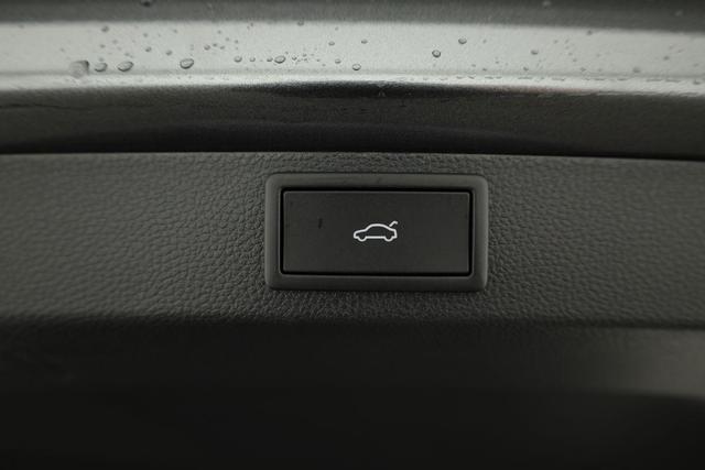 Skoda Karoq Sportline 2.0 TDI DSG Sportline, AHK, Navi, CANTON, Matrix, AreaView, Side, Kamera, el. Klappe, FS-beheizbar 