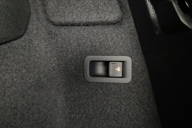 Skoda Karoq Sportline 2.0 TDI DSG Sportline, AHK, Navi, CANTON, Matrix, AreaView, Side, Kamera, el. Klappe, FS-beheizbar 