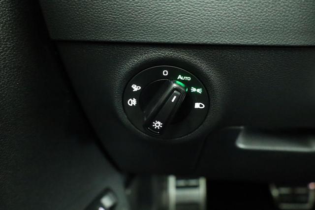 Skoda Karoq Sportline 4x4 2.0 TDI DSG Sportline, Pano, AHK, Navi, Matrix, AreaView, Side, Kamera, el. Klappe, FS-beheizbar, Winter 