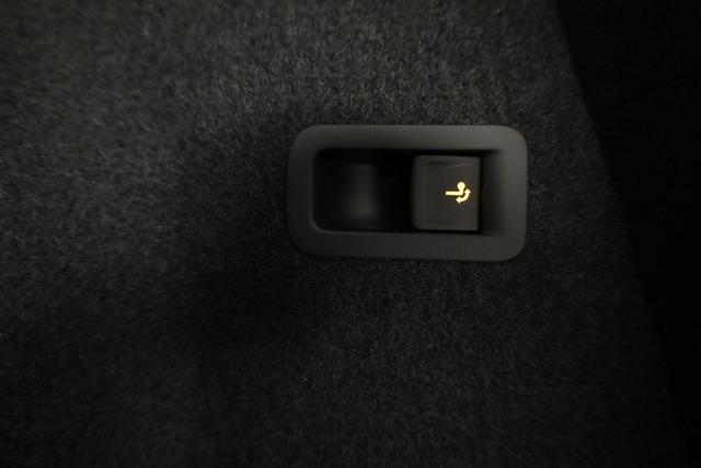 Skoda Karoq Sportline 4x4 2.0 TDI DSG Sportline, Pano, AHK, Navi, Matrix, AreaView, Side, Kamera, el. Klappe, FS-beheizbar, Winter 