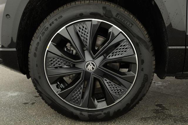 Skoda Karoq Sportline 4x4 2.0 TDI DSG Sportline, Pano, AHK, Navi, Matrix, AreaView, Side, Kamera, el. Klappe, FS-beheizbar, Winter 