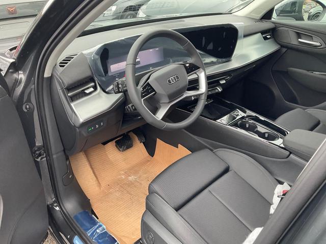 Audi Q3 - TFSI quattro 150 kW quattro, AHK, Navi, AreaView, Side, Sound, Winter, 18-Zoll