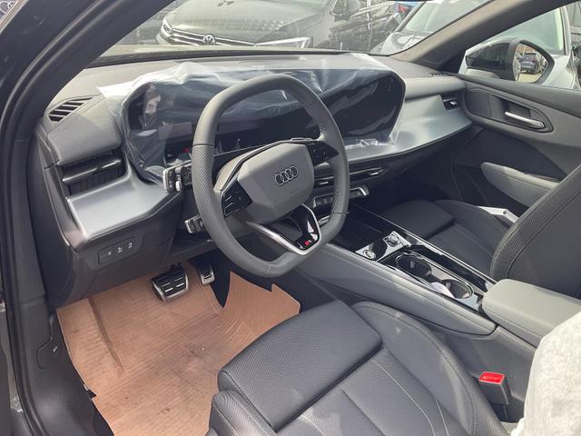 Audi Q3 - TFSI quattro 150 kW S-LINE, AHK, Navi, AreaView, Side, Sound, Winter, 20-Zoll