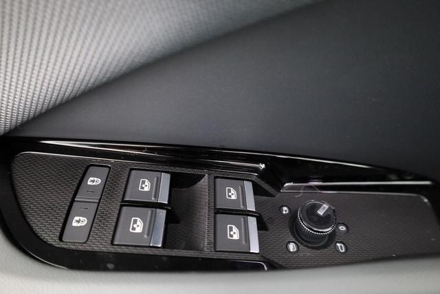 Audi Q3 TFSI quattro 150 kW S-LINE, Pano, AHK, Navi, AreaView, Side, Sound, Winter, 20-Zoll 