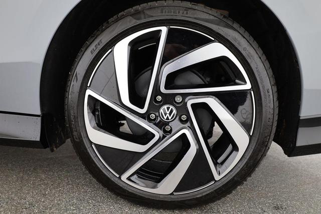 Volkswagen ID.7 Kombi Pro S 210 kW Tourer Black Style, AHK, IQ.Light, HuD, AreaView, 20-Zoll, Side, Winter 