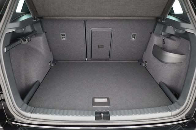 Skoda Karoq Sportline 1.5 TSI DSG Sportline, AHK, Navi, Matrix, Kamera, el. Klappe, 5-J. Garantie 