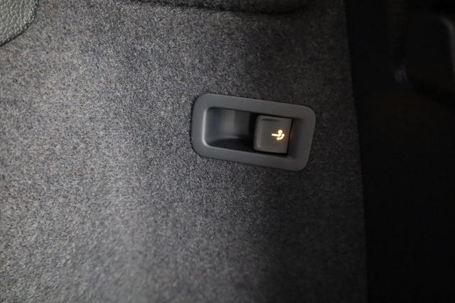 Skoda Karoq Sportline 1.5 TSI DSG Sportline, AHK, Navi, Matrix, Kamera, el. Klappe, 5-J. Garantie 