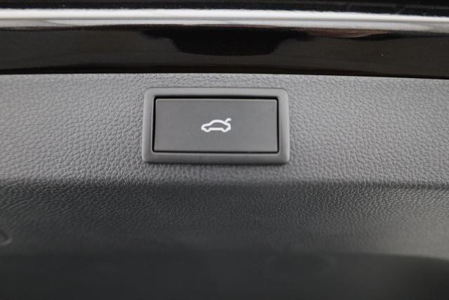 Skoda Karoq Sportline 1.5 TSI DSG Sportline, AHK, Navi, Matrix, Kamera, el. Klappe, 5-J. Garantie 