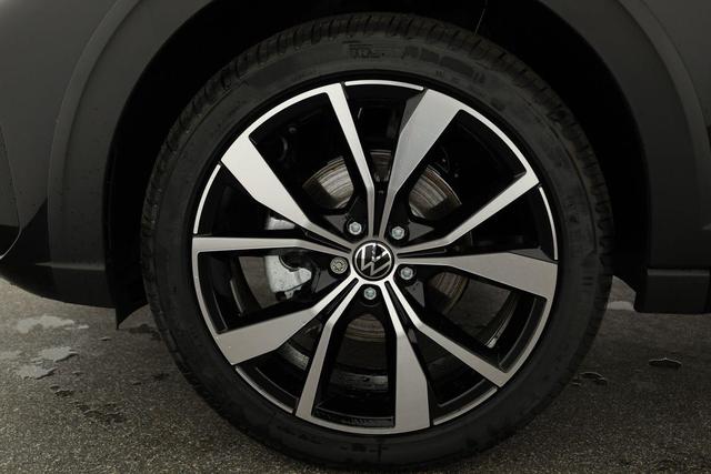 Volkswagen Taigo R-Line 1.5 TSI DSG R-LINE, AHK, Navi, IQ.Light, Kamera, ACC, Winter 