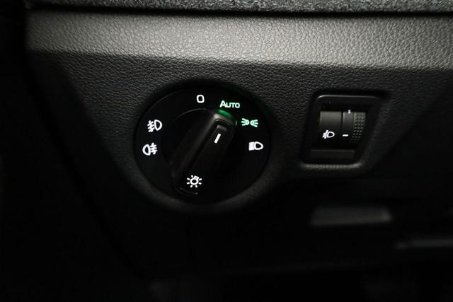 Skoda Kamiq Selection 1.5 TSI DSG Selection, LED, Kamera, Ladeboden, Winter 