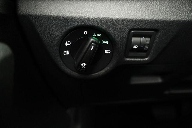 Skoda Kamiq Selection 1.5 TSI DSG Selection, AHK, LED, Kamera, Ladeboden, Winter 