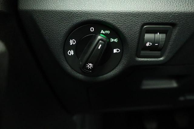 Skoda Kamiq Selection 1.5 TSI Selection, AHK, LED, Kamera, Winter, Ladeboden, 16-Zoll, 4 J.-Garantie 