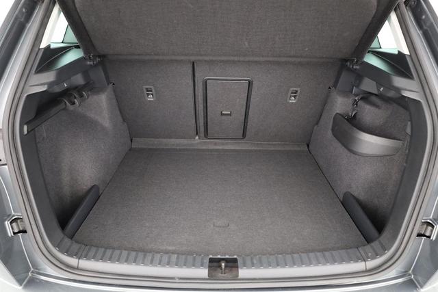Skoda Karoq Drive 4x4 2.0 TDI DSG Drive, AHK, Matrix, Pano, Winter, el. Klappe 