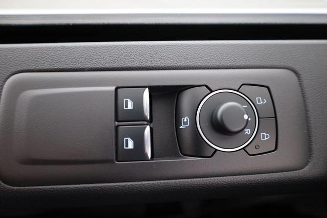 Ford Transit Custom 320 L1 FWD Limited Kombi 2.0 Limited, 9-Sitzer, Navi, FS-beheizbar, Side, Kamera, 4 J.-Garantie 