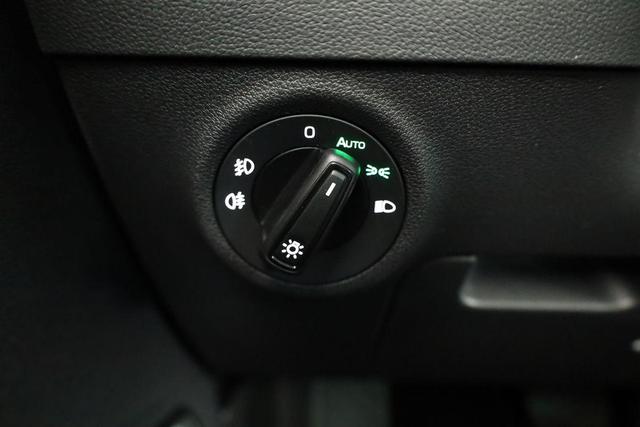 Skoda Karoq Selection 4x4 2.0 TDI DSG Selection, AHK, Navi, LED, Kamera, Winter, el. Klappe, 4 J.-Garantie 