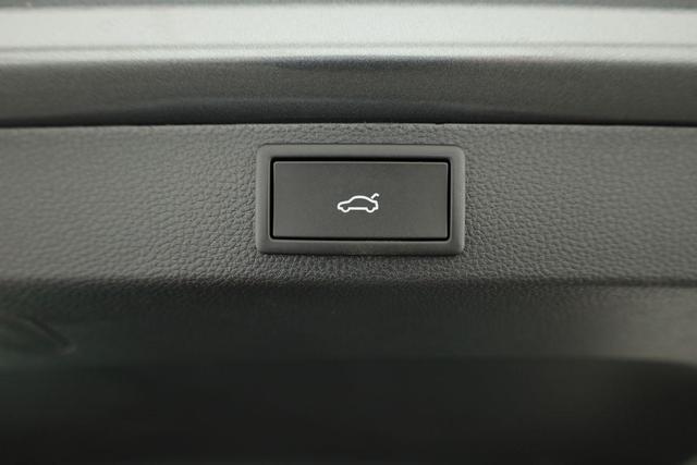 Skoda Karoq Selection 4x4 2.0 TDI DSG Selection, AHK, Navi, LED, Kamera, Winter, el. Klappe, 4 J.-Garantie 