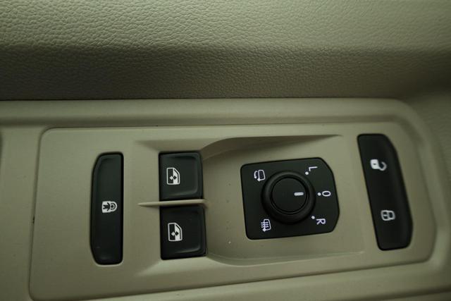 Volkswagen T7 Multivan eHybrid 4M Business L&Uuml;, 7-Sitzer, AHK, IQ.Light, easyOpen, Navi, 5-J Garantie 