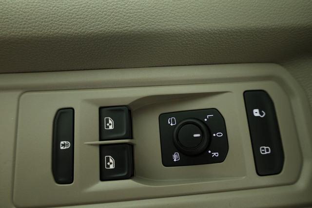 Volkswagen T7 Multivan eHybrid 4M Business L&Uuml;, 7-Sitzer, AHK, IQ.Light, easyOpen, Navi, 5-J Garantie 