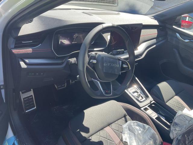 Skoda Octavia Combi - 2.0 TSI 195 kW RS DSG, AHK, Navi, Matrix, Side, Winter, 5 J.-Garantie