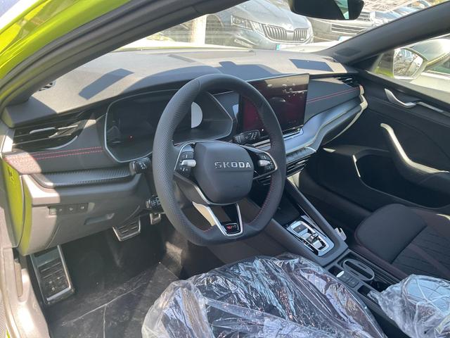 Skoda Octavia Combi - 2.0 TSI 195 kW RS DSG, Standheizung, AHK, Navi, Matrix, Side, Winter, 5 J.-Garantie