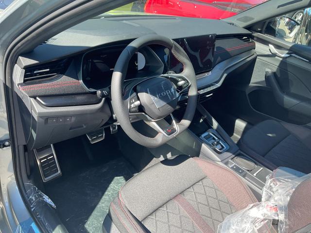 Skoda Octavia Combi - 2.0 TSI 195 kW RS DSG, Standheizung, AHK, Navi, Matrix, Side, Winter, 5 J.-Garantie