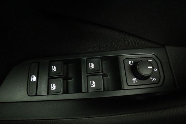 Skoda Kamiq Selection 1.0 TSI DSG Selection, Matrix, Kamera, Ladeboden, Winter, 16-Zoll 