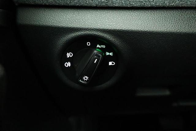 Skoda Kamiq Selection 1.0 TSI DSG Selection, Matrix, Kamera, Ladeboden, Winter, 16-Zoll 