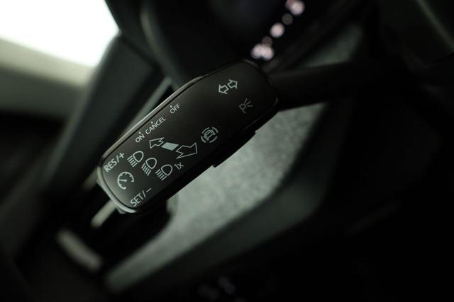 Skoda Kamiq Selection 1.0 TSI DSG Selection, Matrix, Kamera, Ladeboden, Winter, 16-Zoll 