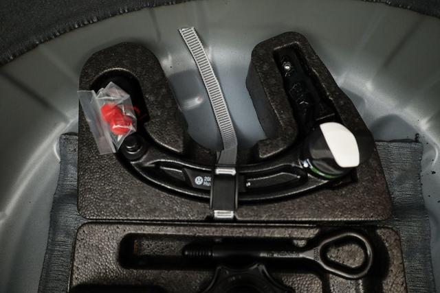 Volkswagen T-Cross 1.5 TSI 110 kW R-Line DSG R-Line, AHK, IQ.Light, Navi, Side, Kamera, Winter, 18-Zoll 