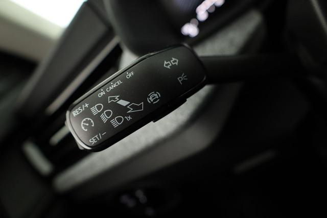 Skoda Kamiq Selection 1.0 TSI DSG Selection, AHK, Matrix, Kamera, Ladeboden, Winter 