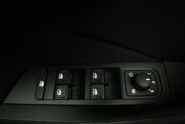 Skoda Kamiq Selection 1.0 TSI DSG Selection, AHK, Matrix, Kamera, Ladeboden, Winter 