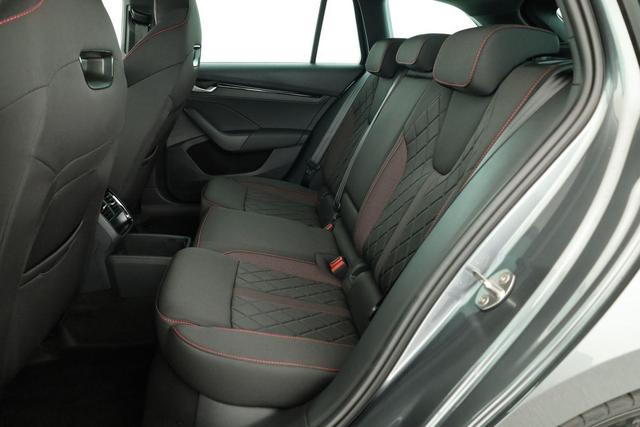 Skoda Octavia Combi 2.0 TSI 195 kW RS DSG, AHK, Navi, Matrix, Side, Winter, 5 J.-Garantie 